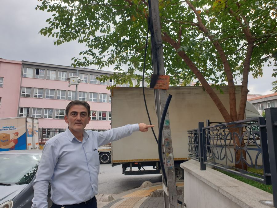 Elektrik bağlı elektrik kablosunu çaldılar