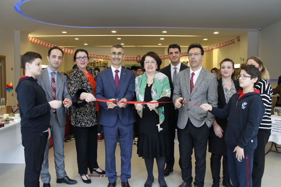 Elit Gençlerli kadınlar yaraları sarıyor