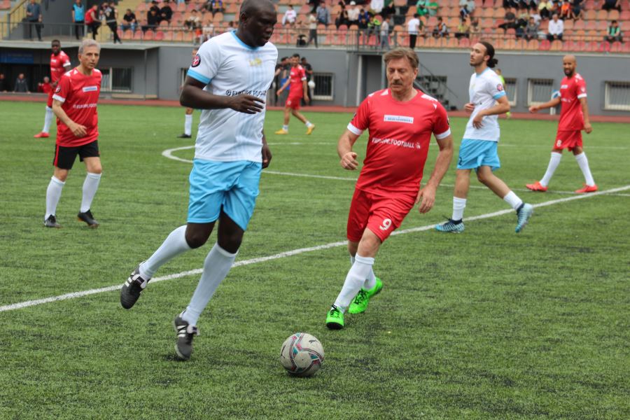 Bahçelievler, futbolun efsane isimlerini ağırladı