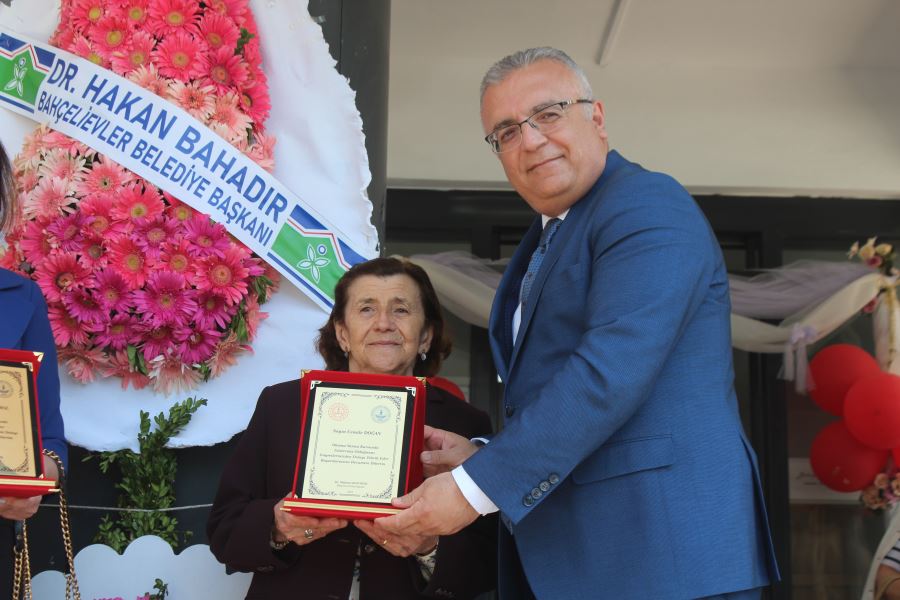 72 yaşında okuma yazma öğrendi