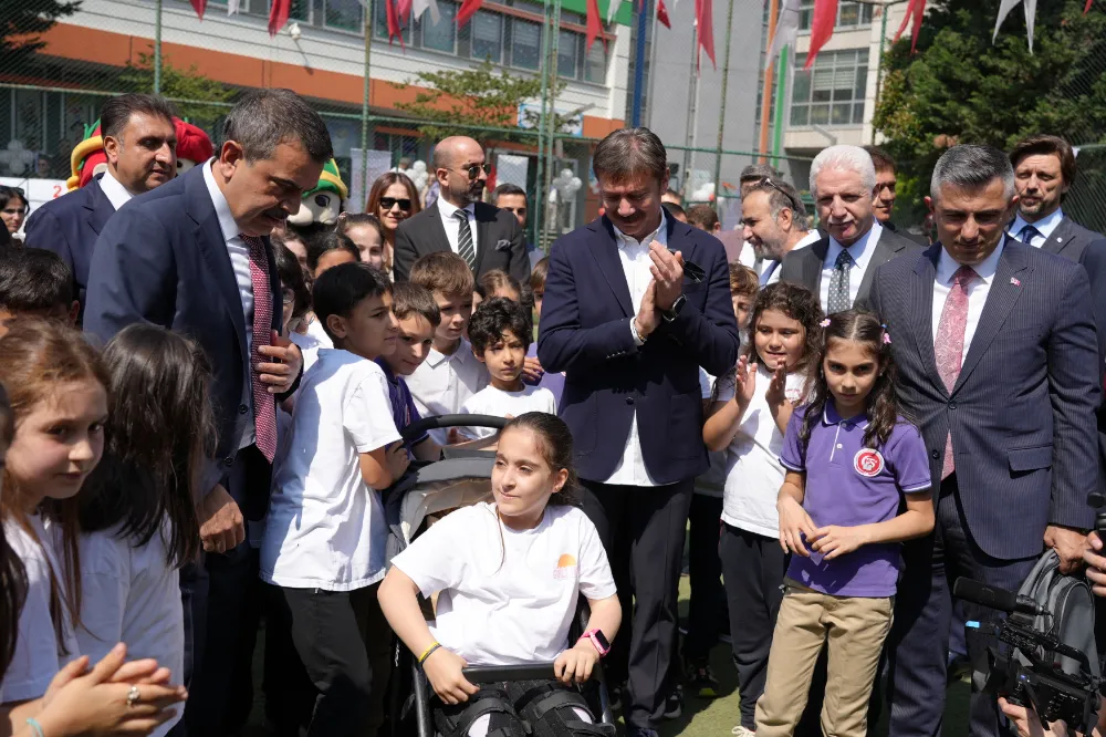Milli Eğitim Bakanı, Bahçelievler’de karne dağıttı